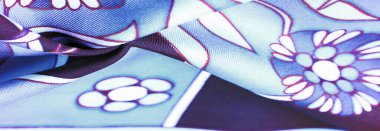 Kahverengi-mavi kumaş, beyaz çiçek desenli, geometrik çizgiler. Doku, arkaplan, desen