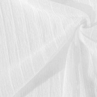 İpek kumaş. Beyaz buruşuk kumaşın dokusu. Beyaz buruşuk, dalgalı yüzey dokusu. Yakın çekim, yumuşak odaklanma. arkaplan, kalıp