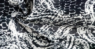 Asfalt. Bitumen siyah reçine kütlesi, eski. Yolların, sokakların, kaldırımların, vb. Yol böyle bir kitle ile kaplıydı. Hareket için tasarlanmış bir arazi şeridi, bir iletişim yolu..