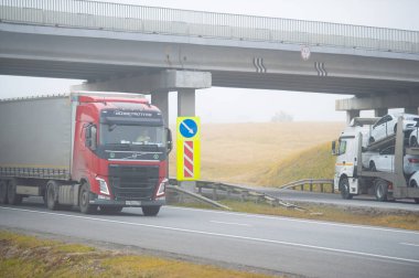 Nakliye aracı. Modern lojistiğin anahtarı ekonomik ve yüksek kaliteli ulaşım sistemleridir. Karayolu taşımacılığı hala baskın bir tip. Rusya Chelny 05 11 2020