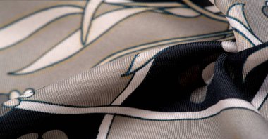 Beyaz çiçek desenli siyah ipek kumaş, geometrik çizgiler. Her tasarıma entelektüellik katmak için mükemmel. Doku, arkaplan, desen