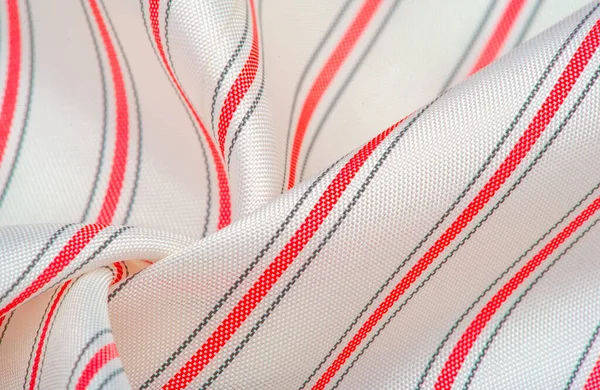 白い絹の生地 赤とグレーのストライプ 狭いストライプ ライン ストローク テクスチャの背景 テンプレート — ストック写真