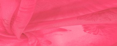 Kırmızı ipek kumaş, çayırda boyanmış çiçekler, çiçek arkaplanı. Renkli bir kompozisyonda bir sürü soluk çiçek. Arkaplan dokusu