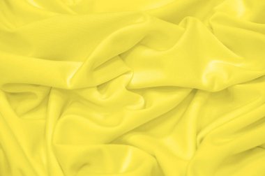 Kumaş sarı ipek. Doku. Geçmişi. Şablon. İpek kumaşın parlak bir parıltısı ve yatay olarak çalışan karakteristik küçük kıvrımları vardır. Yumuşak kıvrımlar içinde uzanır