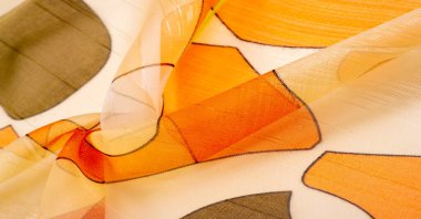 İnce örülmüş kumaş, şeffaf, kırmızı, beyaz ve sarı geometrik renkler, ince yapışkan ipekten yapılmış. Organza deseni. Doku. Arkaplan