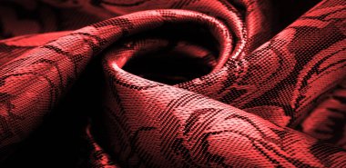 Çiçek desenli kırmızı ipek kumaş, güzel görünüş, eşsiz parlaklık kabartmalı desen, bileşik tekstil. rahatlama deseni