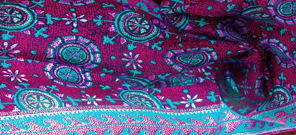 Tela Seda Roja Con Patrones Azules Círculos Flores Charmeus Tiene — Foto de Stock