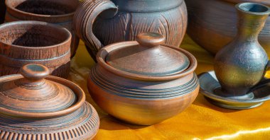 Doku, arka plan, desen. Halk sanatı, yüksek sıcaklıkta kil ateşleme işlemiyle elde edilen seramik damarlar