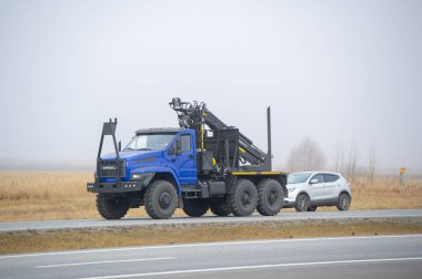 Nakliye aracı. LTL (kısmi yük), PTL (kısmi yük) veya FTL (tam kamyon yükü) gibi standart hizmetlerden yüksek güvenlikli Rusya Chelny 05 11 2020