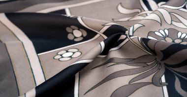 Beyaz çiçek desenli siyah ipek kumaş, geometrik çizgiler. Her tasarıma entelektüellik katmak için mükemmel. Doku, arkaplan, desen