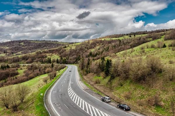 Aerial View Narrow Winding Road Beautiful Wooded Carpathians Amazing Spring — Stock Photo, Image