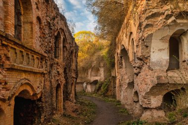 Tarakanovsky Fort Dubensky Fort, New Dubenskaya Kalesi, 19. yüzyılda Rivne bölgesinin Dubna bölgesinde Tarakanov köyü yakınlarında bulunan mimari bir anıttır. Manzara, hava manzarası