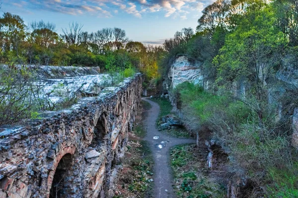 タラカノフスキー砦 Tarakanosky Fort Dubensky Fort New Dubenskaya Fortress は19世紀の建築記念物であり リヴネ地方のドゥブナ地区にあるタラカノフ村の近くにある — ストック写真