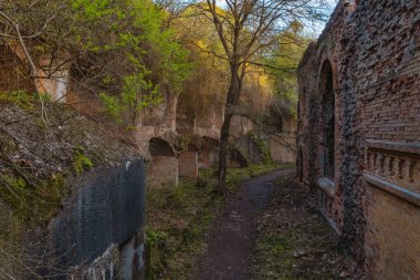 Tarakanovsky Fort Dubensky Fort, New Dubenskaya Kalesi, 19. yüzyılda Rivne bölgesinin Dubna bölgesinde Tarakanov köyü yakınlarında bulunan mimari bir anıttır. Manzara, hava manzarası