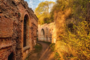 Tarakanovsky Fort Dubensky Fort, New Dubenskaya Kalesi, 19. yüzyılda Rivne bölgesinin Dubna bölgesinde Tarakanov köyü yakınlarında bulunan mimari bir anıttır. Manzara, hava manzarası