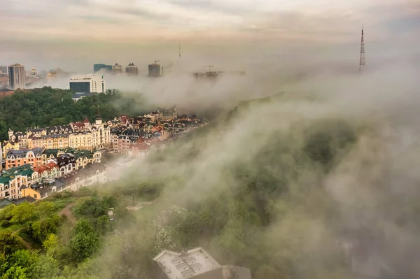 Beautiful aerial view of Kiev city in an earlier foggy morning, Vozdvizhenka, Podolsk district, Ukraine. — Stock Photo, Image