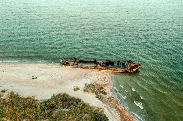 Letecký Pohled Starý Rezavý Člun Kinburn Spit Černém Moři Ukrajina — Stock fotografie