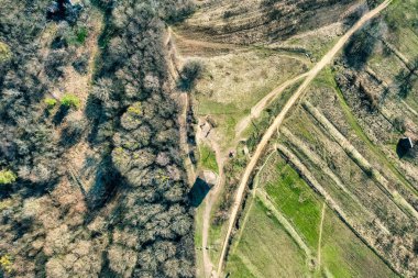 Vytachev Ormanı Ukrayna 'nın en büyük tektonik yapısının yamacında yer almaktadır. Vytachiv, Kyiv bölgesi. Ukrayna simgeleri. Hava fotoğrafçılığı. Yurtiçi turizm