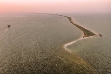 Kinburn Spit, Ukrayna, hava manzaralı. Karadeniz, vahşi doğa, güzel manzara..