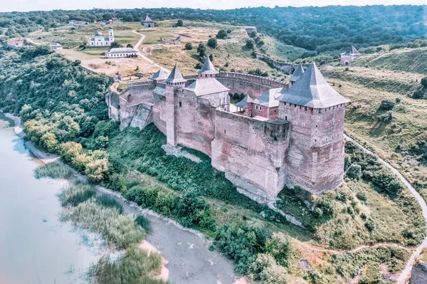 Vista Aérea Castelo Medieval Khotyn Colina Verde Acima Rio — Fotografia de Stock