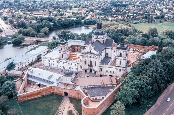空中ビューは 裸足のカルメル会修道院の ウクライナのBerdichev — ストック写真