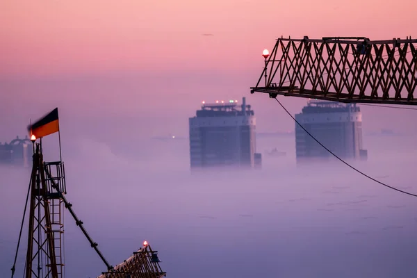 Tops High Rise Buildings Stick Out Heavy Fog Them Sky — Stock Photo, Image