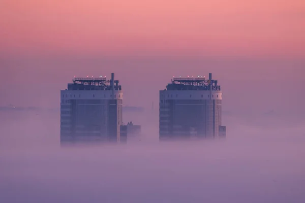 Tops Tall Buildings Jut Out Thick Fog Them Dark Sky — Stock Photo, Image