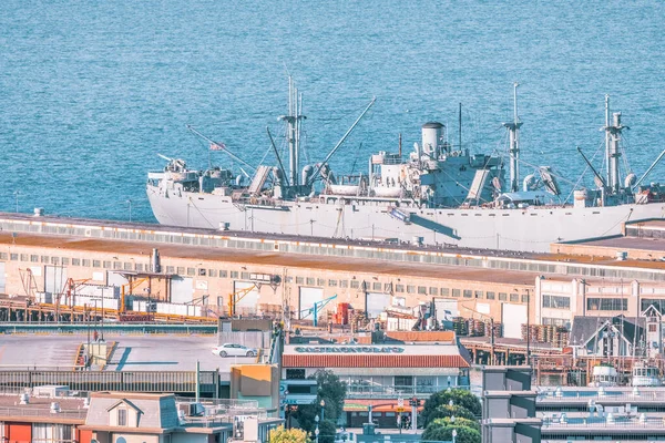 カリフォルニア州サンフランシスコ 2021年10月16日第二次世界大戦中 ノルマンディーのDデイ シップの1隻であるジェレミー オブライエン船を建造し カリフォルニア州サンフランシスコ湾のピア45に係留されている — ストック写真