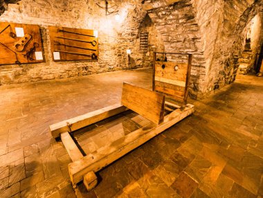 Ukrayna 'nın Khotyn kentindeki Khotyn kalesinin mahzenleri. Konsept, seyahat turizmi