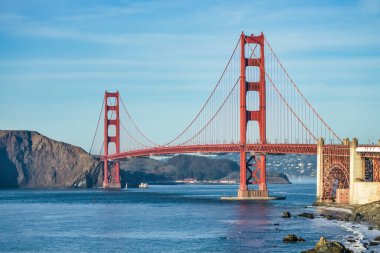 San Francisco 'daki Golden Gate Köprüsü' nün güzel manzarası, pastel renkler. Konsept seyahat, dünya eğlenceleri