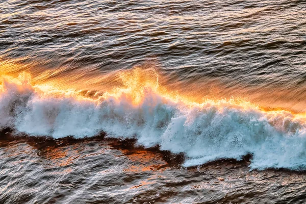 Havsvåg Och Gyllene Solnedgång Reflektion Stilla Havet Kalifornien Usa Närbild — Stockfoto