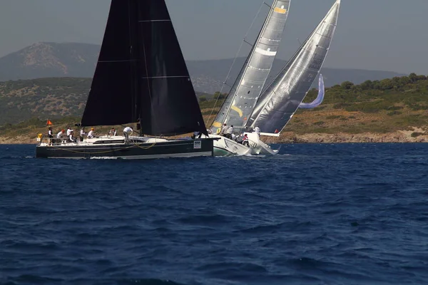 Bodrum Turecko Duben 2018 Plachetnice Plují Větrného Počasí Modrých Vodách — Stock fotografie