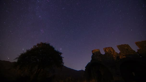 Viejo Castillo Noche Timelapse Moving Star Trails Night Sky Inglés — Vídeo de stock