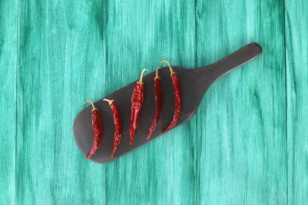 Čerstvé Chilli Papričky Zeleném Pozadí Zralé Červené Chilli Papričky Horní — Stock fotografie