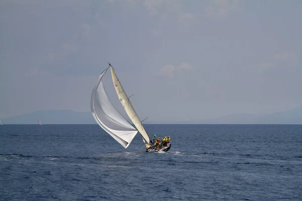 Bodrum Turecko Květen 2018 Plachetnice Plují Větrného Počasí Modrých Vodách — Stock fotografie