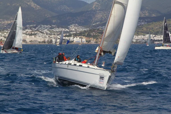 Bodrum Törökország 2018 Március Szeles Időben Vitorláznak Égei Tenger Kék — Stock Fotó