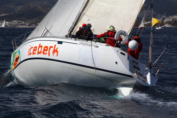 Bodrum Turkiet 2018 Segelbåtar Seglar Blåsigt Väder Egeiska Havets Blå — Stockfoto