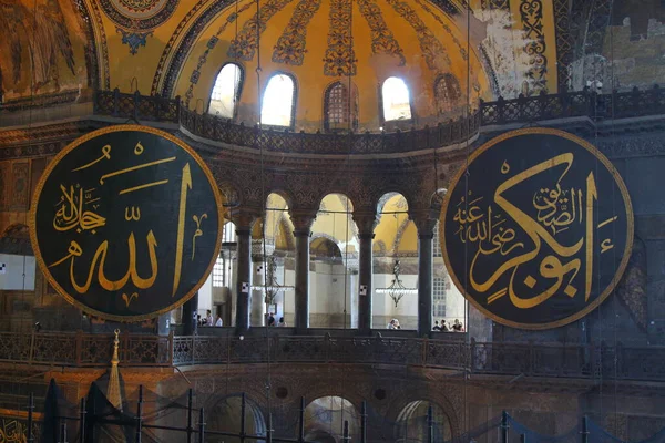 土耳其伊斯坦布尔 2013年9月25日 Haghia Sophia 索菲亚大教堂 Haghia Sophia 是一座前东正教宗法大教堂 后来成为一座清真寺 现在是土耳其伊斯坦布尔的博物馆 — 图库照片