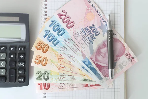 Турецкая Лира Калькулятором Ручкой — стоковое фото