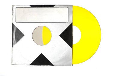 Siyah kapak ve sarı plak plağı beyaz arkaplanda izole edilmiş.