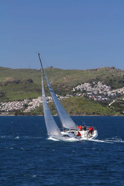 Bodrum Törökország 2019 Április Szeles Időben Vitorláznak Égei Tenger Kék — Stock Fotó