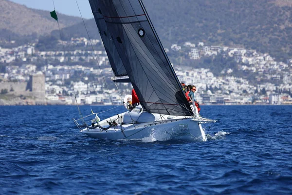 Bodrum Turkiet 2022 Segelbåtar Seglar Blåsigt Väder Egeiska Havets Blå — Stockfoto