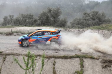 Bodrum, Hindi. 16 Nisan 2022. Türkiye Otomobil Sporları Federasyonu 'nun ilk yarışı olan Shell Helix 2022 Rally Cup' ın sezonu Bodrum 'da gerçekleşti.