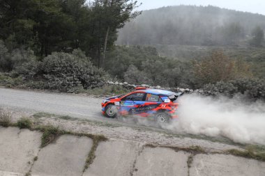 Bodrum, Hindi. 16 Nisan 2022. Türkiye Otomobil Sporları Federasyonu 'nun ilk yarışı olan Shell Helix 2022 Rally Cup' ın sezonu Bodrum 'da gerçekleşti.