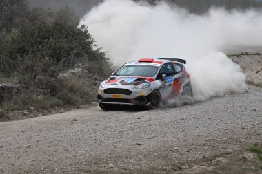 Bodrum, Hindi. 16 Nisan 2022. Türkiye Otomobil Sporları Federasyonu 'nun ilk yarışı olan Shell Helix 2022 Rally Cup' ın sezonu Bodrum 'da gerçekleşti.