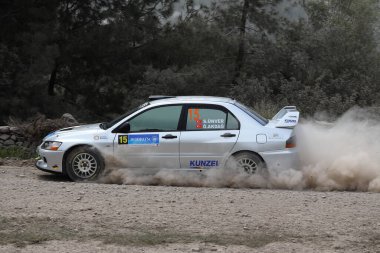 Bodrum, Hindi. 16 Nisan 2022. Türkiye Otomobil Sporları Federasyonu 'nun ilk yarışı olan Shell Helix 2022 Rally Cup' ın sezonu Bodrum 'da gerçekleşti.