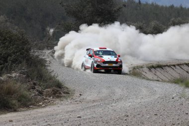 Bodrum, Hindi. 16 Nisan 2022. Türkiye Otomobil Sporları Federasyonu 'nun ilk yarışı olan Shell Helix 2022 Rally Cup' ın sezonu Bodrum 'da gerçekleşti.