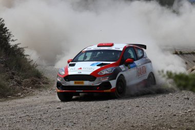 Bodrum, Hindi. 16 Nisan 2022. Türkiye Otomobil Sporları Federasyonu 'nun ilk yarışı olan Shell Helix 2022 Rally Cup' ın sezonu Bodrum 'da gerçekleşti.