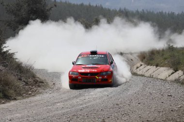 Bodrum, Hindi. 16 Nisan 2022. Türkiye Otomobil Sporları Federasyonu 'nun ilk yarışı olan Shell Helix 2022 Rally Cup' ın sezonu Bodrum 'da gerçekleşti.
