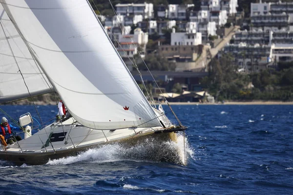 Bodrum Turquía Abril 2022 Veleros Navegan Con Viento Las Aguas —  Fotos de Stock